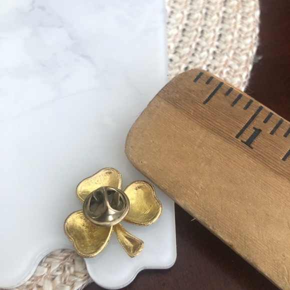 Vintage Clover Pin. - Picture 3 of 3